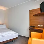 Kommerzhotel فندق كولونيا