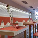 Kommerzhotel فندق كولونيا