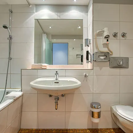 Отель Kommerzhotel 3*