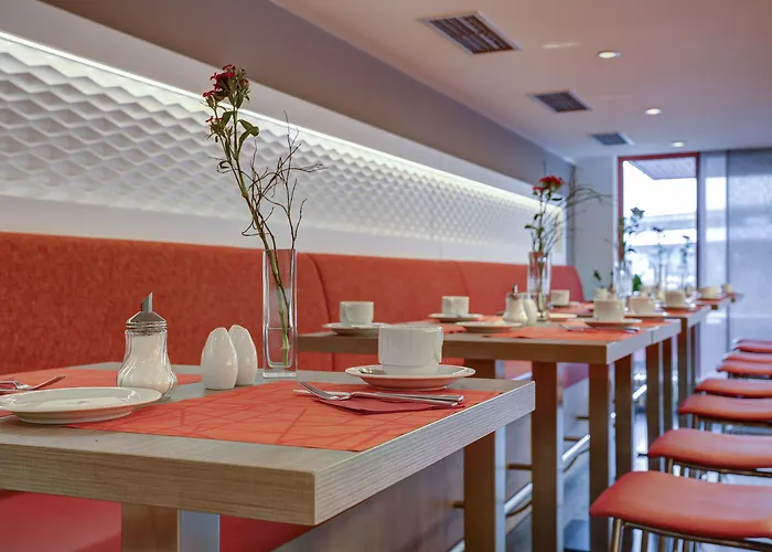 Kommerzhotel فندق كولونيا