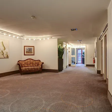 Kommerzhotel Отель 3*